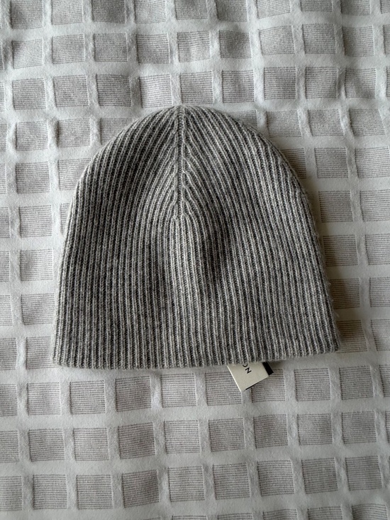 Aritzia Accessories - Babaton 100% Cashmere Light Gray Knit Toque